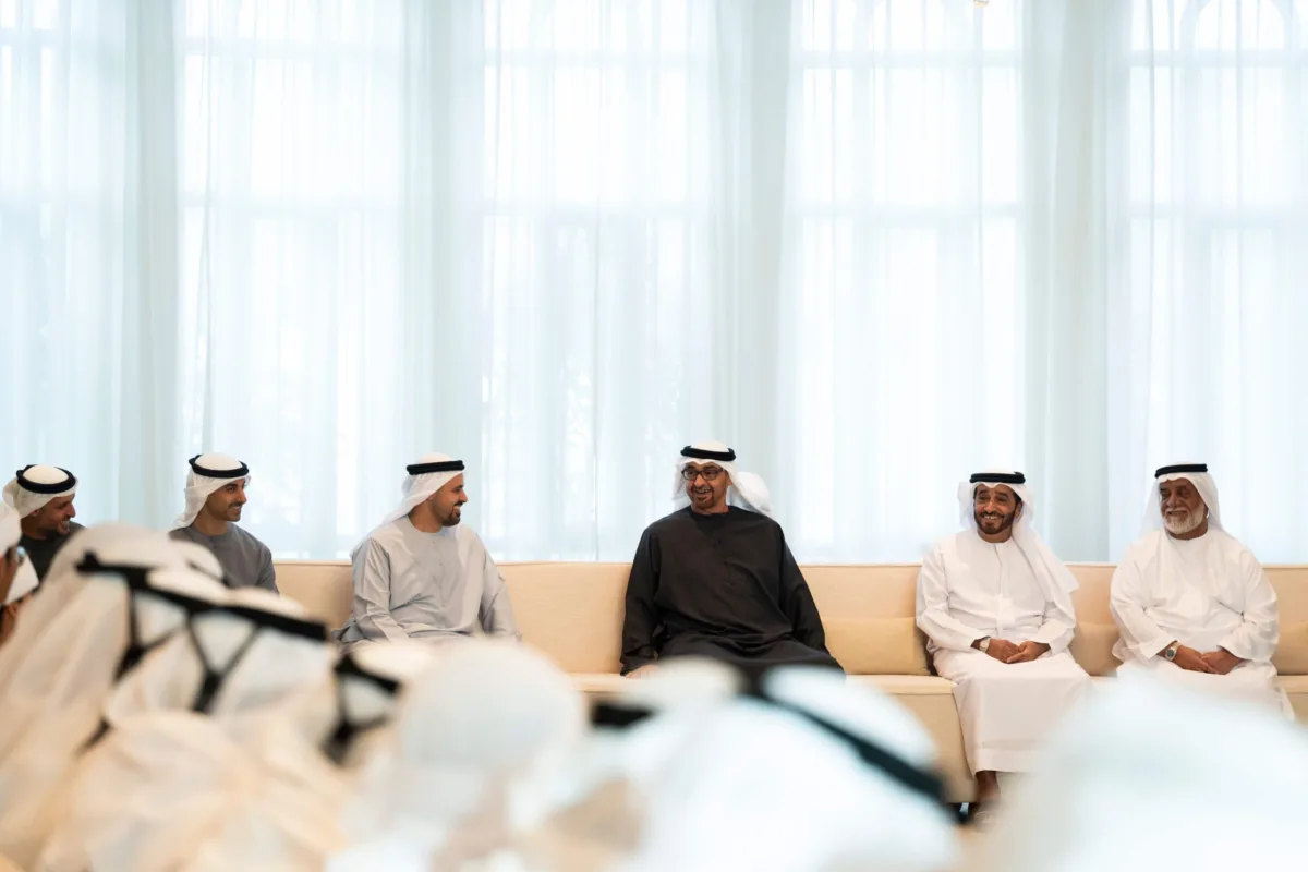 لقاء صاحب السمو الشيخ محمد بن زايد آل نهيان مع عائلة الصيري القمزي وإعلان موقع وطني جديد